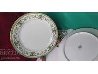 Two Tirschenreuth plates to complement, gold decor