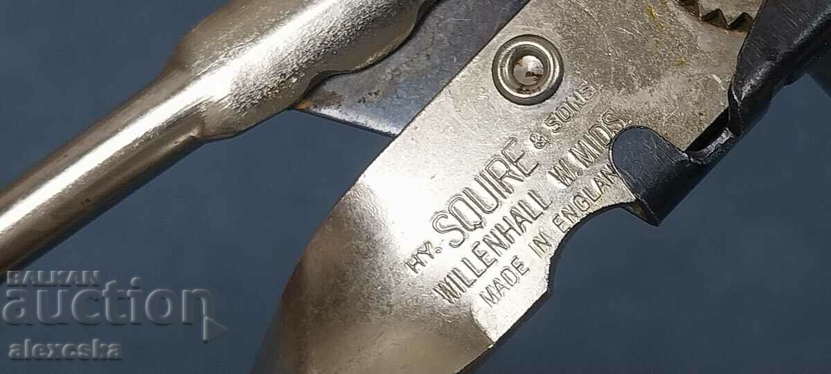 Delivery of Old bottle opener - "Squire & sons" Delivery of Old bottle opener - "Squire & sons"