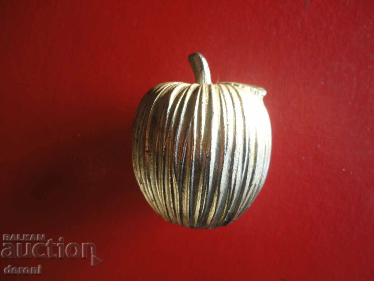 Delivery of Great bronze salt and pepper shaker apple