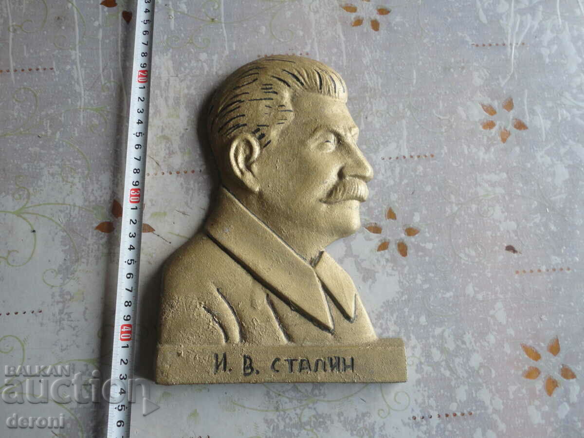Sculptura din bronz a lui Stalin