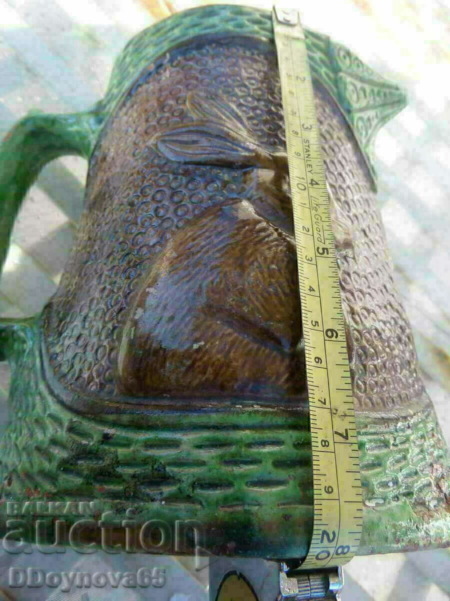 Auction Trojan pottery - wine jug Auction Trojan pottery - wine jug