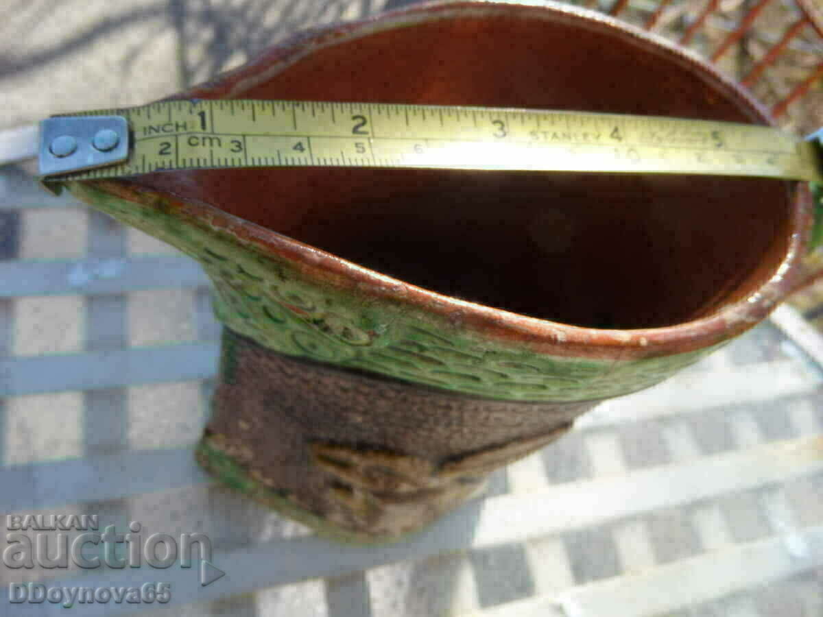 Delivery of Trojan pottery - wine jug Delivery of Trojan pottery - wine jug