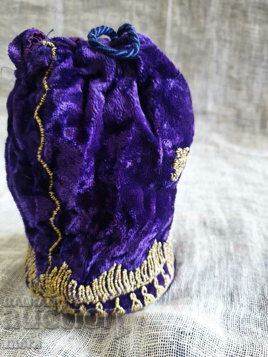 Velvet bag with sequins with price 25.00 BGN | € 12.78 Velvet bag with sequins with price 25.00 BGN | € 12.78