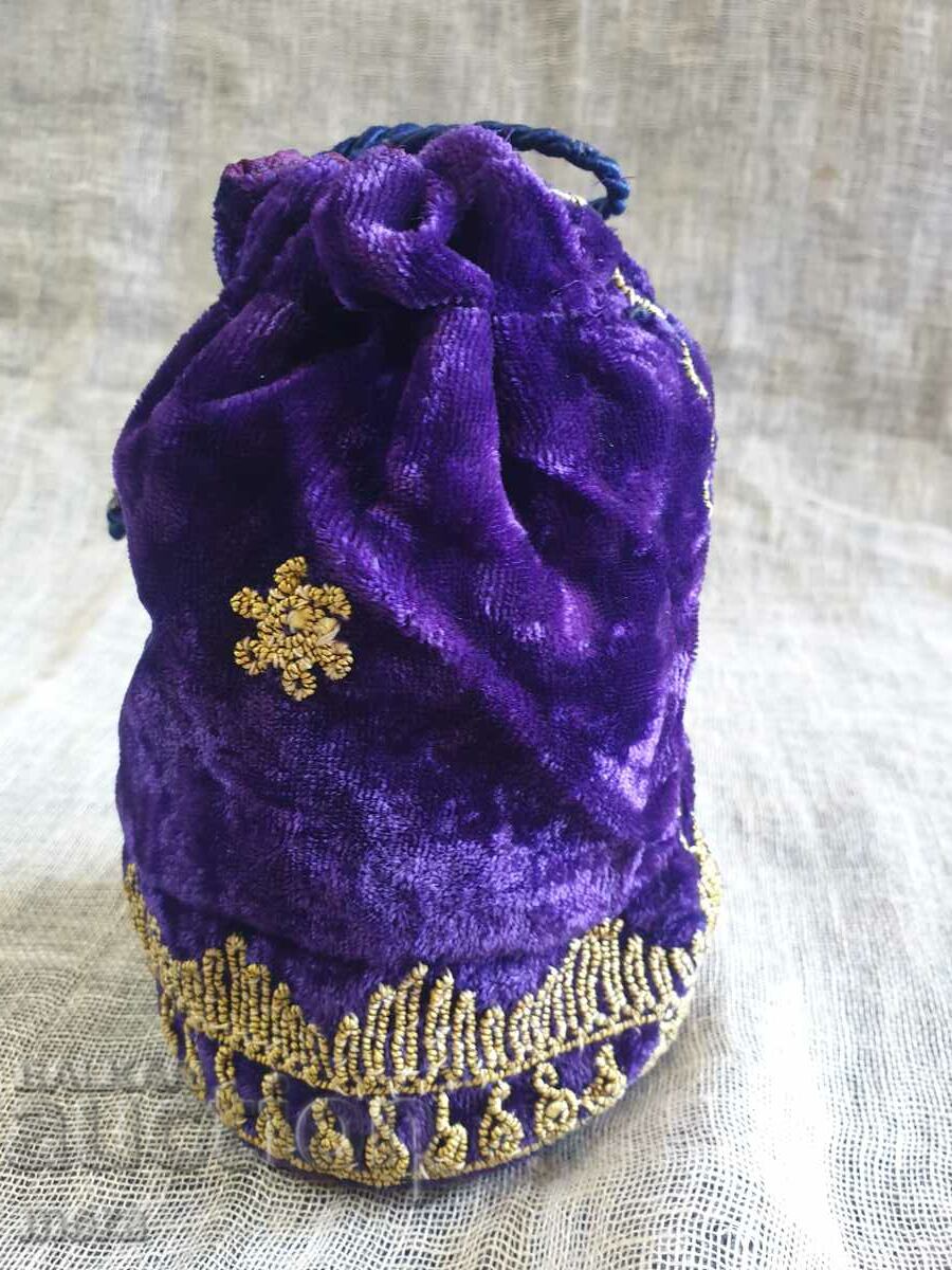 Velvet bag with sequins