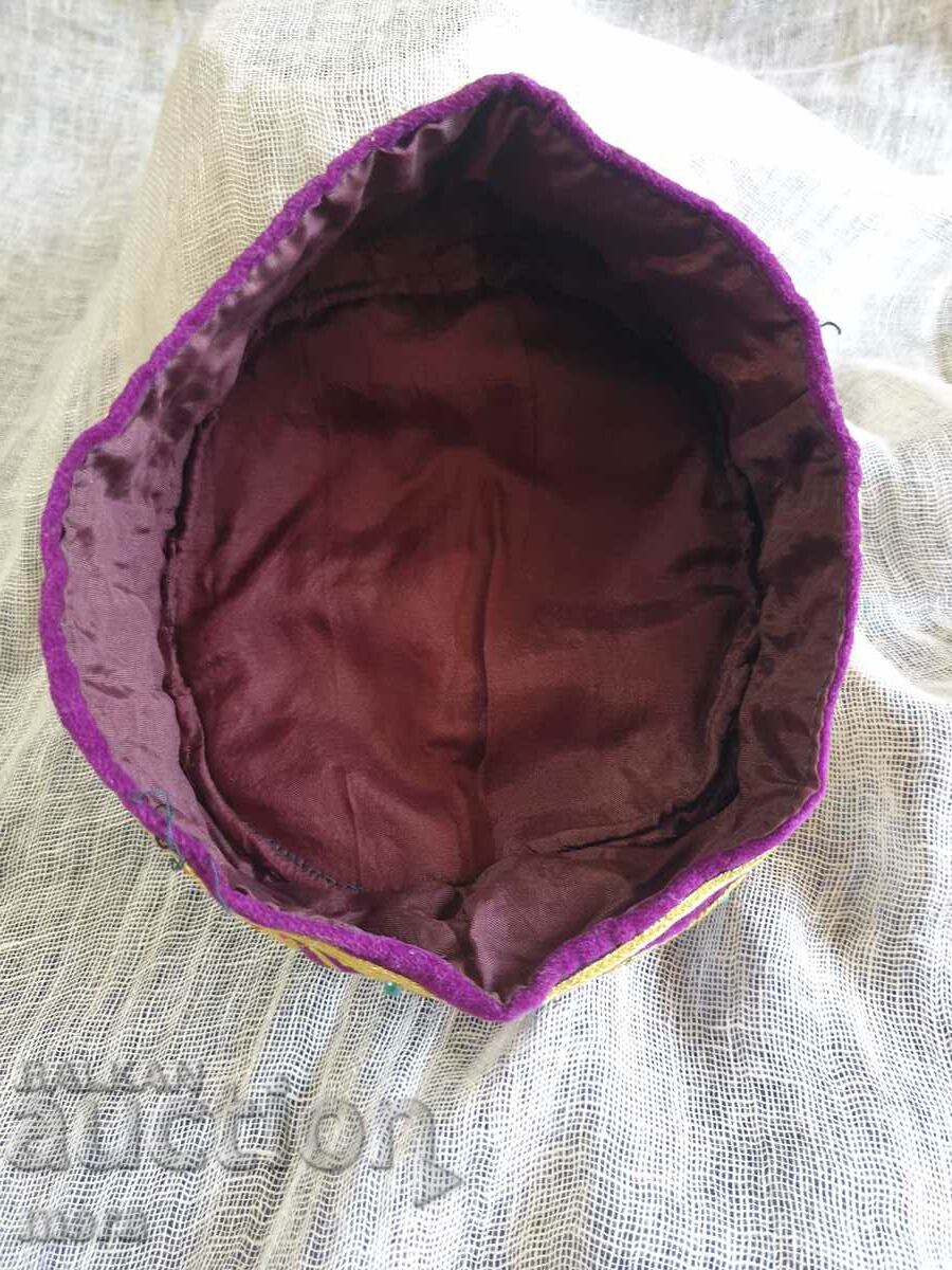 Delivery of Ritual velvet hat, tinsel hat Delivery of Ritual velvet hat, tinsel hat