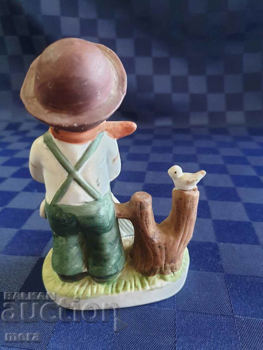 Delivery of Porcelain figurine Delivery of Porcelain figurine