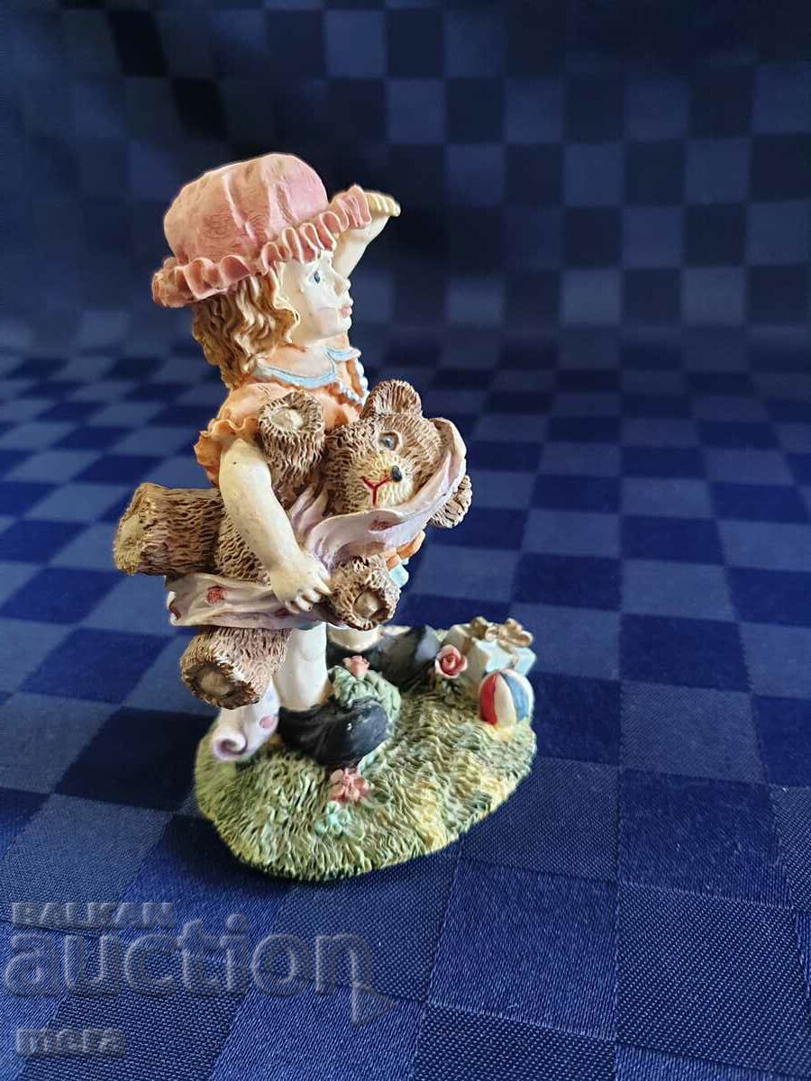 Delivery of Porcelain figurine