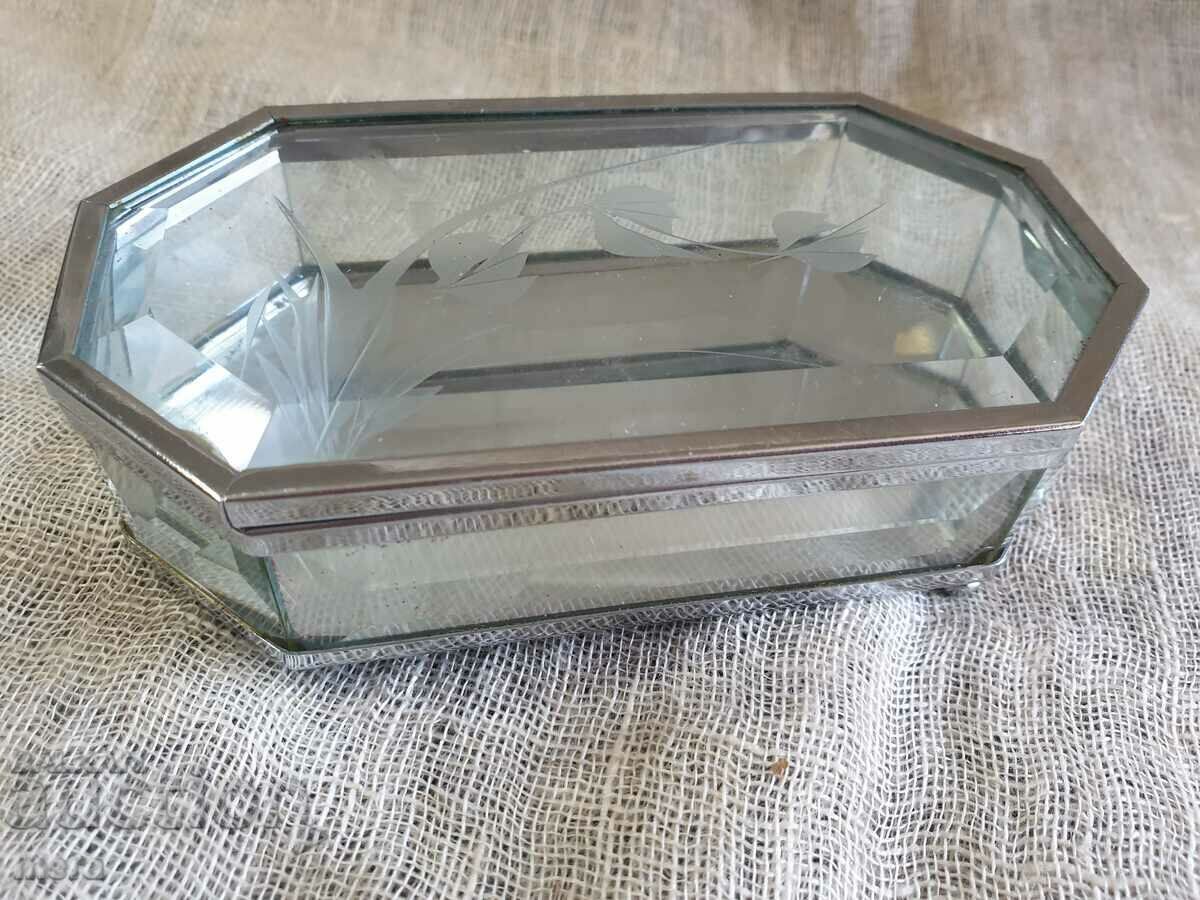 Crystal faceted glass jewelry box with price 60.00 BGN | € 30.68