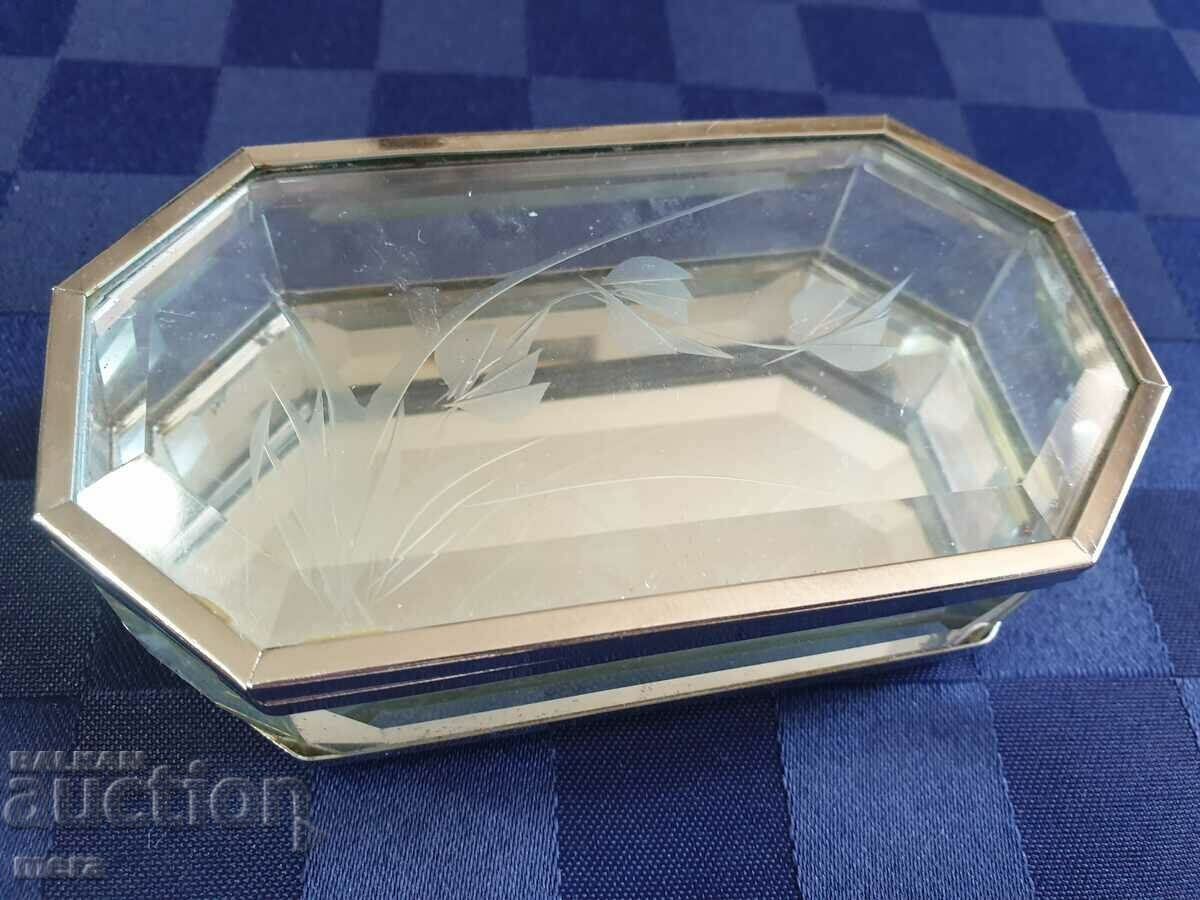 Auction  Crystal faceted glass jewelry box