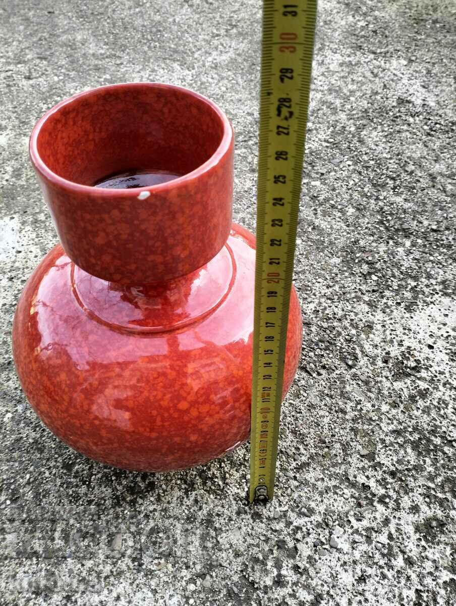 Vaza Citano din portelan rosu italian cu preț 119.99 BGN | € 61.35 Vaza Citano din portelan rosu italian cu preț 119.99 BGN | € 61.35