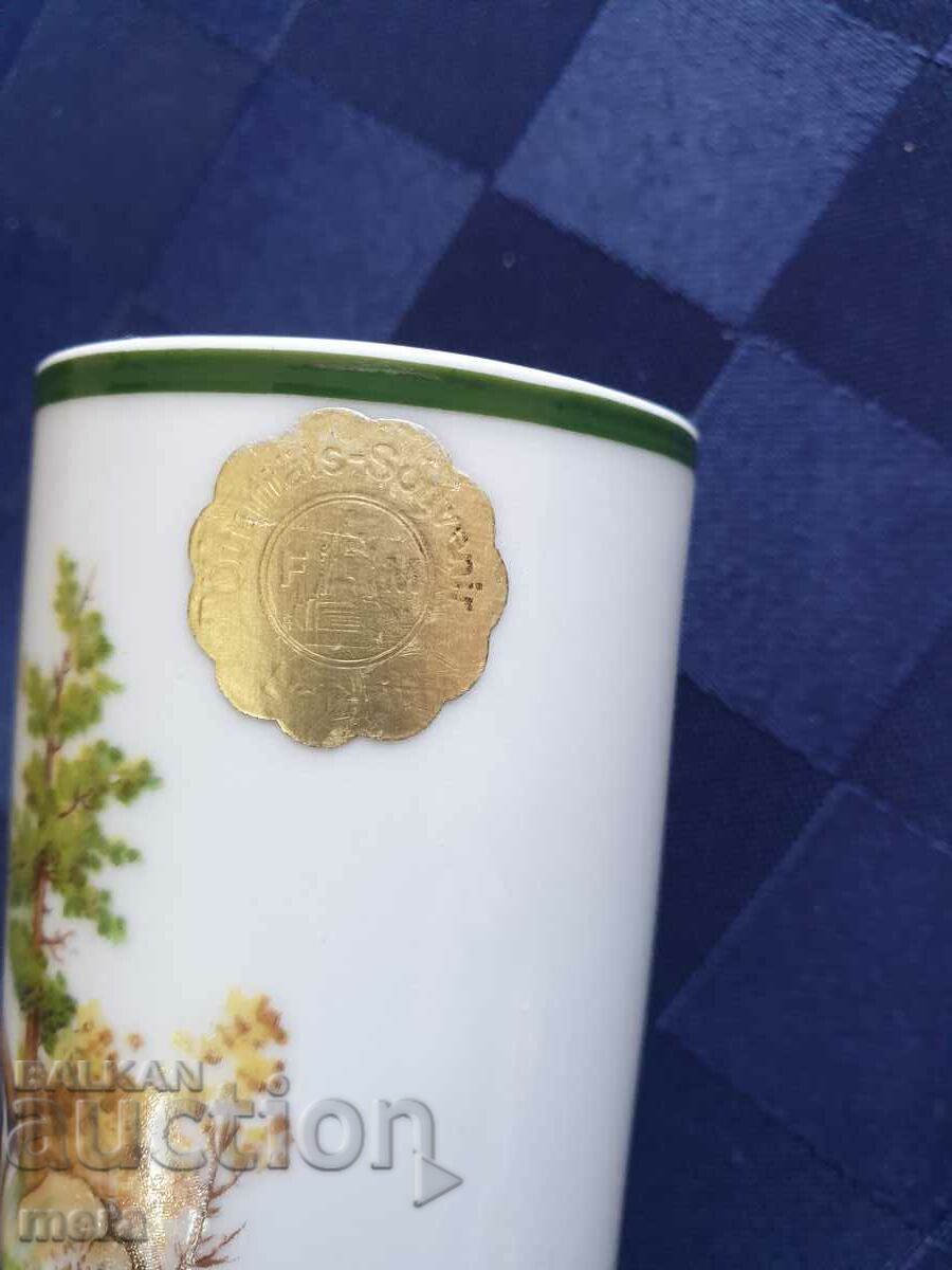 Delivery of Porcelain vase with a hunting motif in the shape of a sleeve-Bavaria Delivery of Porcelain vase with a hunting motif in the shape of a sleeve-Bavaria