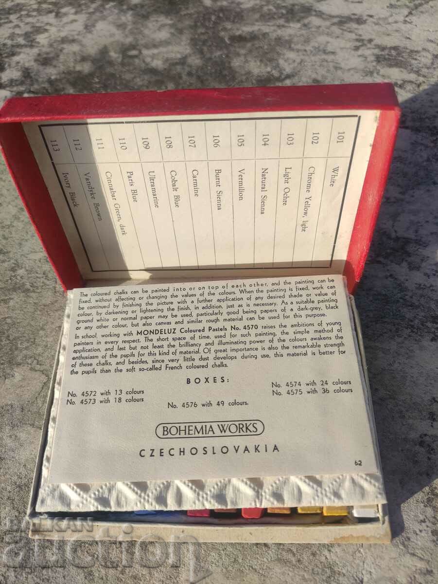 Delivery of Bohemia Works Mondeluz pastels Delivery of Bohemia Works Mondeluz pastels