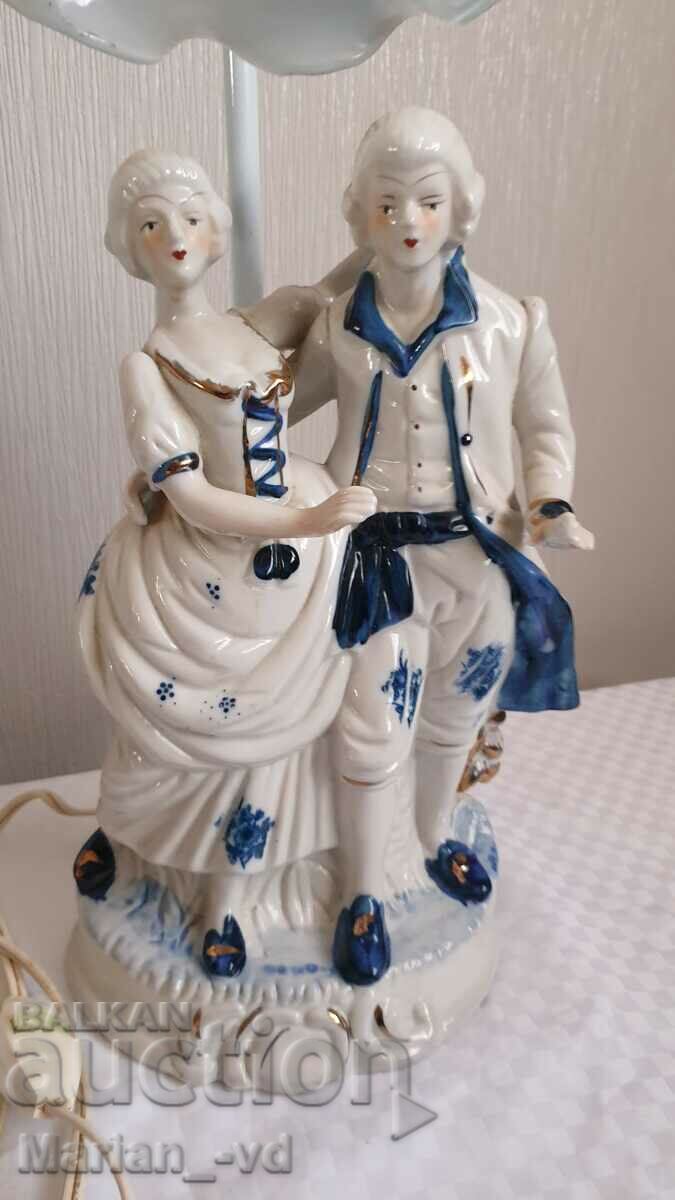 Аукцион Старинна порцеланова лампа, викторианска двойка Аукцион Старинна порцеланова лампа, викторианска двойка