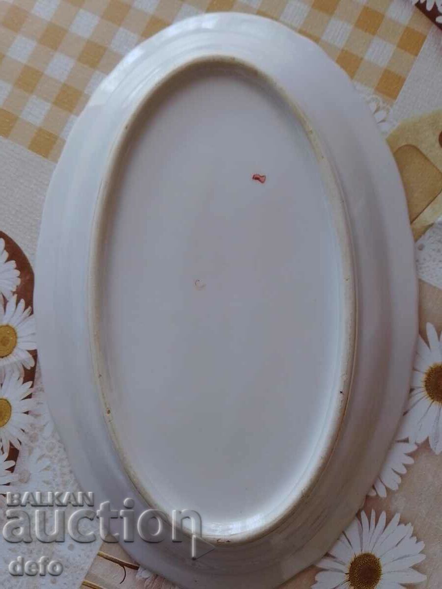 Аукцион Порцеланова българска чинийка за салатка