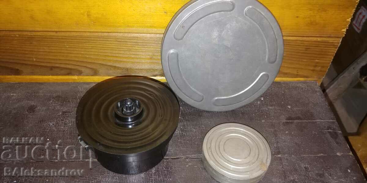 Πολλά παλιά κουτιά ταινίας με τιμή 9.00 BGN | € 4.60