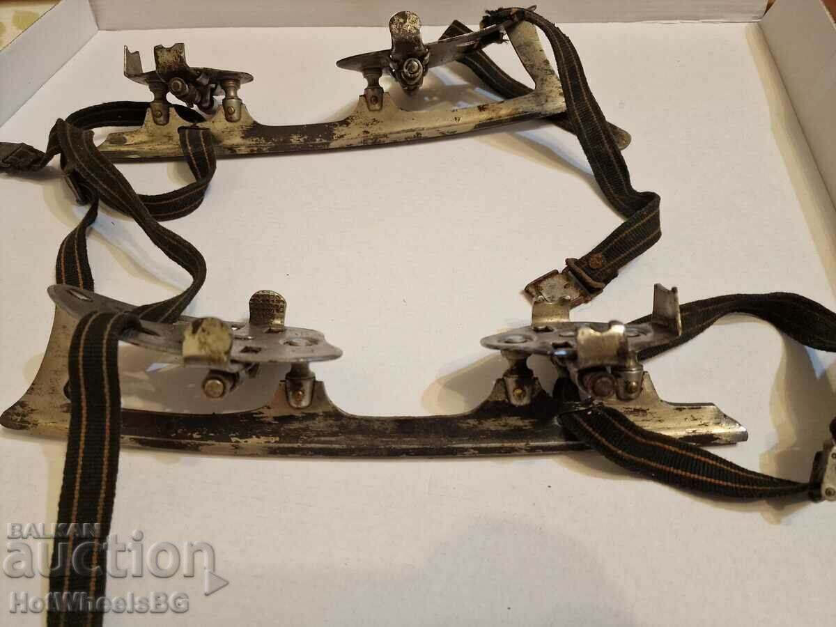 Стари ретро кънки за лед 60-те год. с цена 14.99 лв. | € 7.66 Стари ретро кънки за лед 60-те год. с цена 14.99 лв. | € 7.66