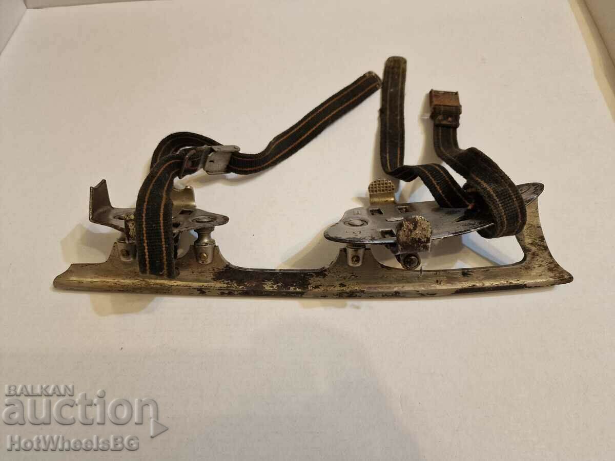 Доставка на Стари ретро кънки за лед 60-те год. Доставка на Стари ретро кънки за лед 60-те год.