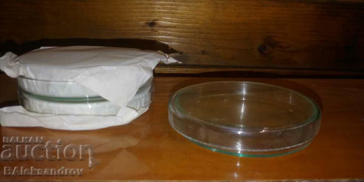 Laboratory cups, Petri dishes - 6 Laboratory cups, Petri dishes - 6