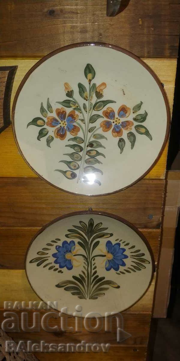 Lot of two wall plates bg. Glazed pottery