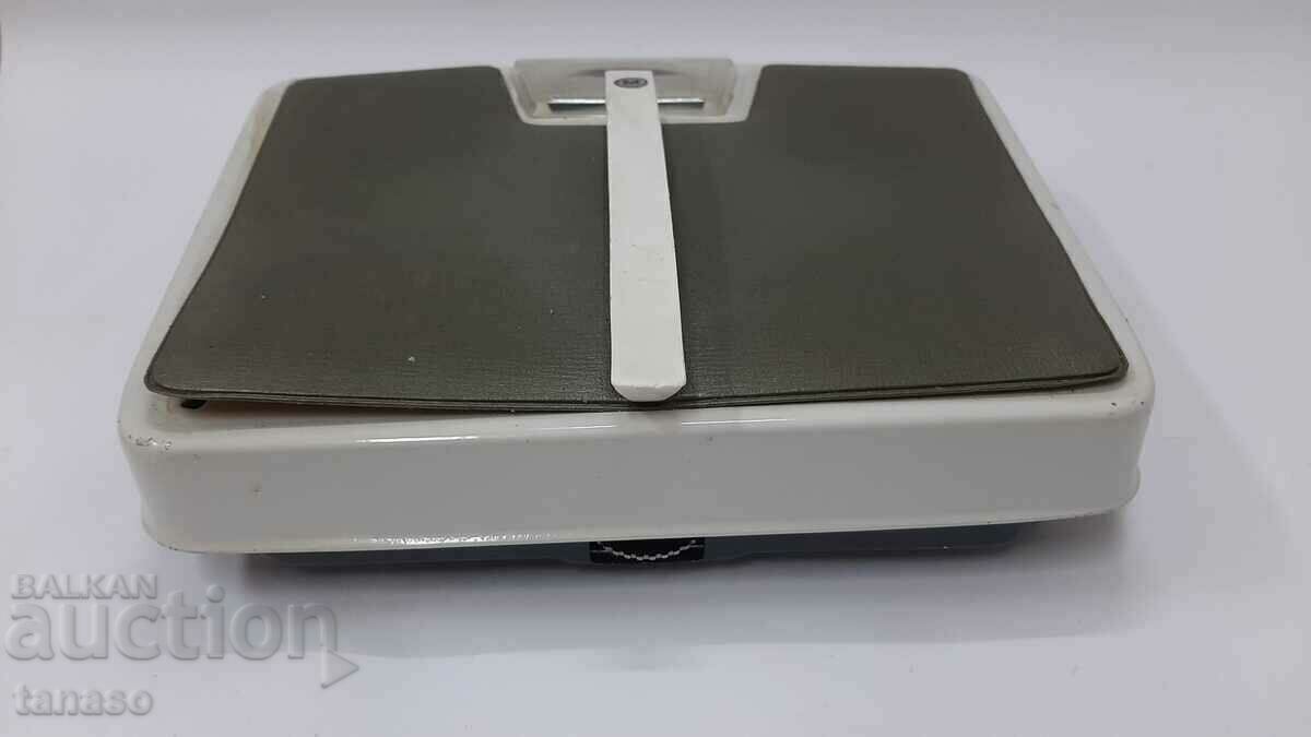Old body weight scale(13.4) with price € 15.00 | 29.34 BGN