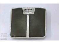 Old body weight scale(13.4)