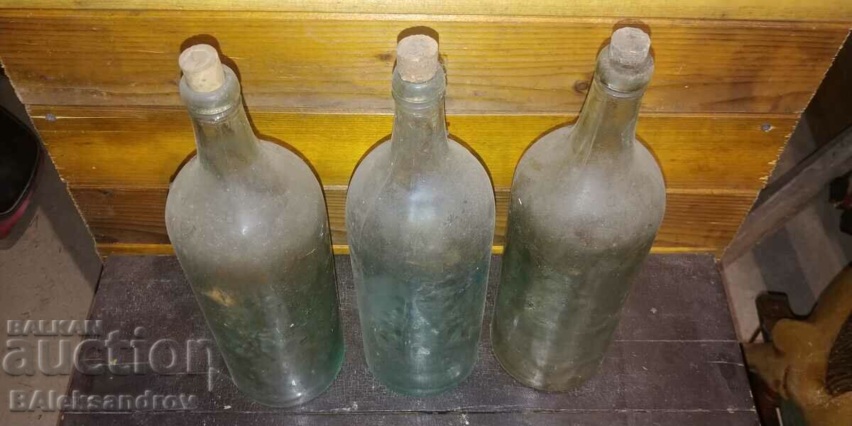 O mulțime de sticle vintage cu preț € 4.60 | 9.00 BGN
