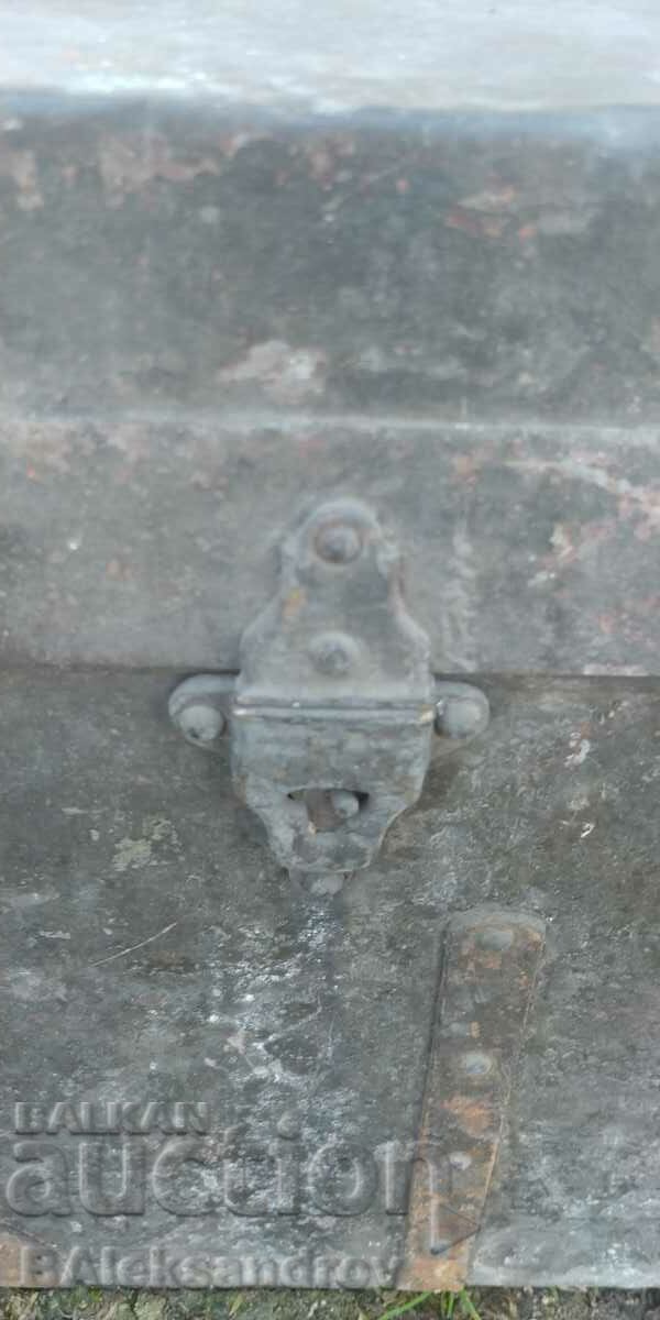 Large military general trunk for personal luggage with price 72.00 BGN | € 36.81