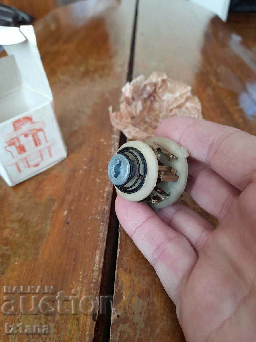 Auction Old terminal block, switch contact switch Lada Lada, VAZ Auction Old terminal block, switch contact switch Lada Lada, VAZ