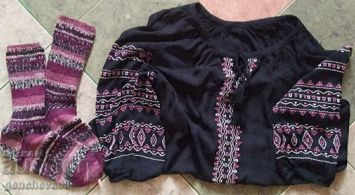 Cămașă tradițională cu broderii frumoase și șosete/costume cu model Cămașă tradițională cu broderii frumoase și șosete/costume cu model