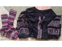 Παραδοσιακό πουκάμισο με κέντημα και κάλτσες/κοστούμια με σχέδια