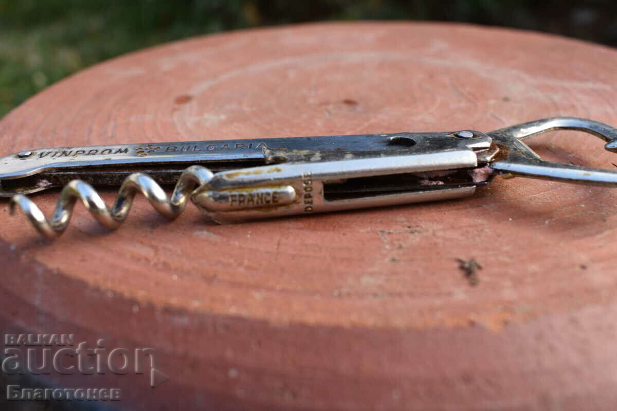 Delivery of Old knife corkscrew opener Delivery of Old knife corkscrew opener