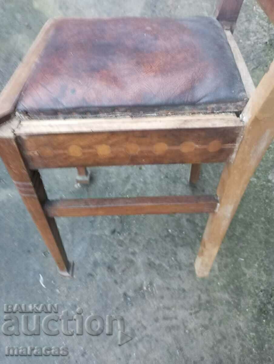 Delivery of Old wooden chair Delivery of Old wooden chair