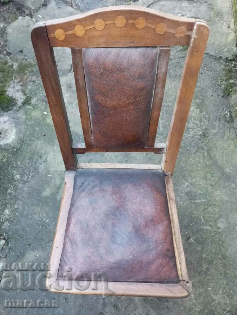 Παλιά ξύλινη καρέκλα