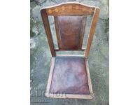 Scaun vechi din lemn