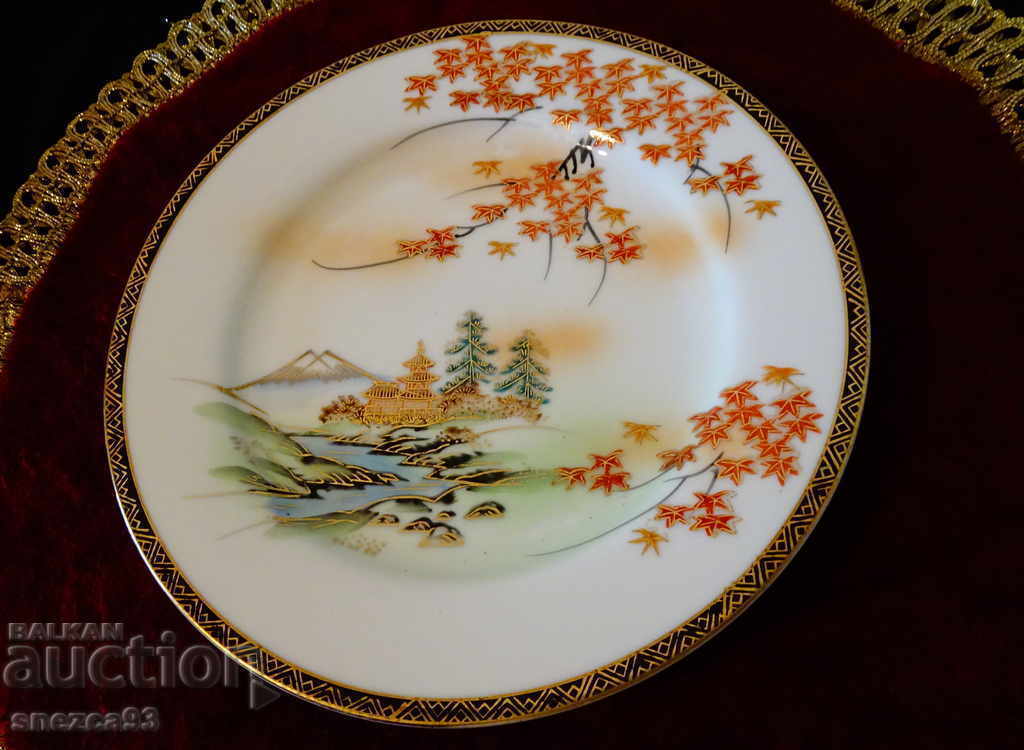 Japanese porcelain plate, gold.