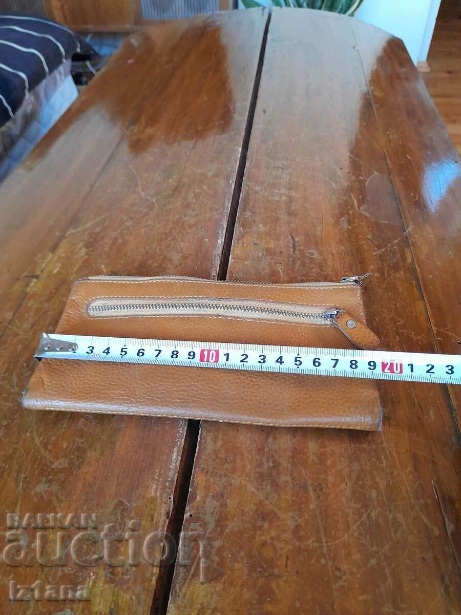 Portofel vechi din piele, poșetă cu preț 6.00 BGN | € 3.07