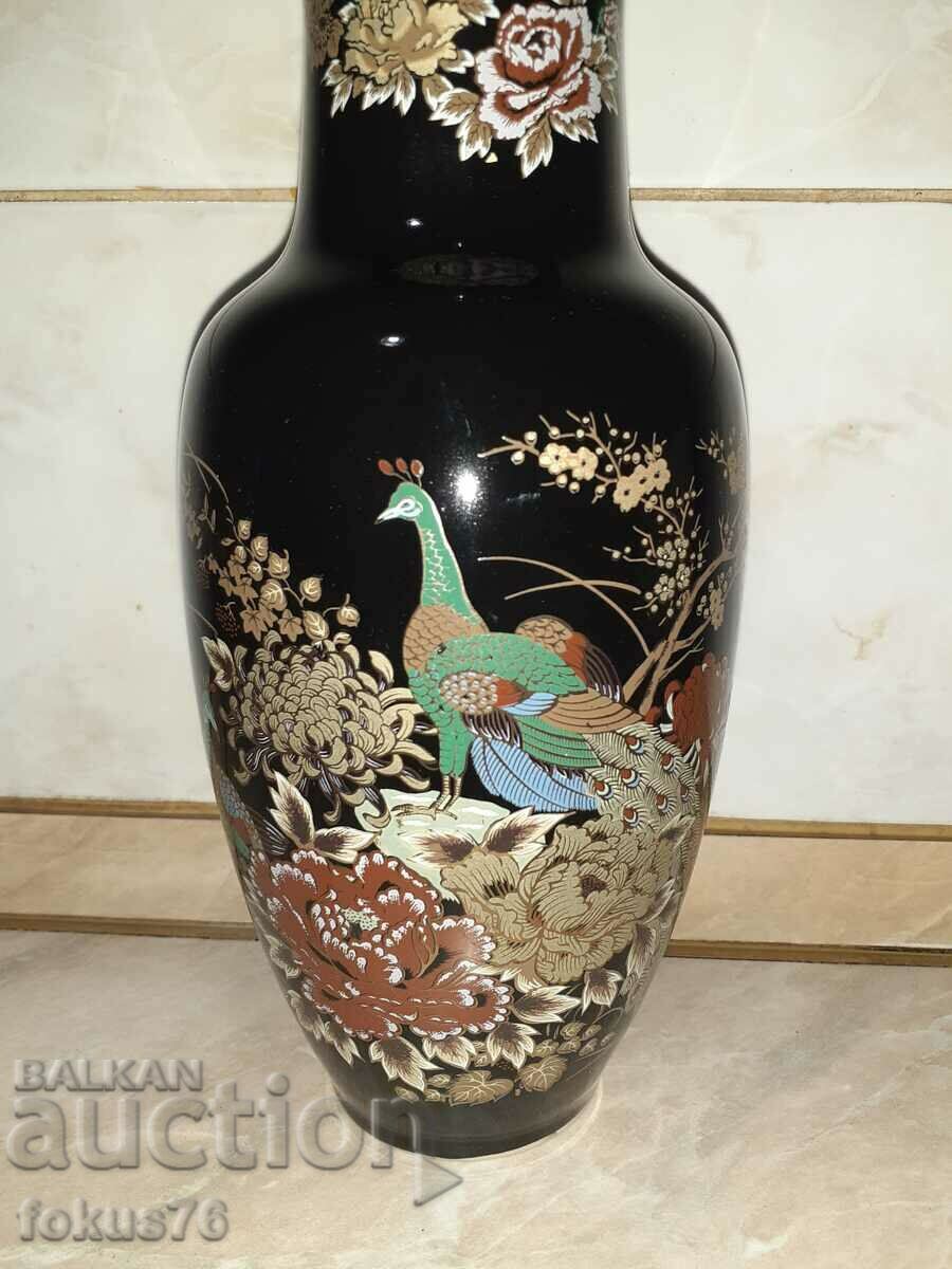 Magnificent old vase - Japanese porcelain mark with price 270.00 BGN | € 138.05 Magnificent old vase - Japanese porcelain mark with price 270.00 BGN | € 138.05