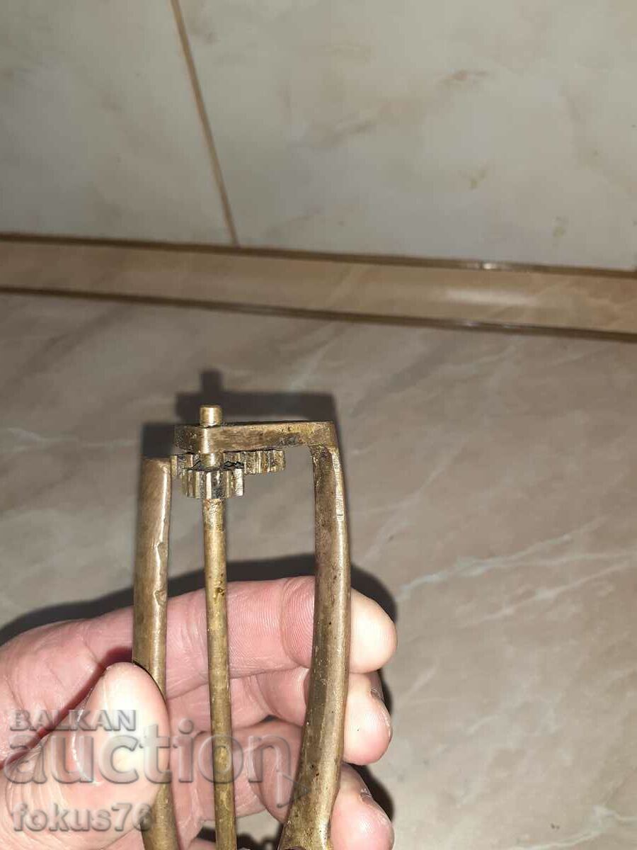 Old bronze ice cream scoop with price 49.00 BGN | € 25.05 Old bronze ice cream scoop with price 49.00 BGN | € 25.05