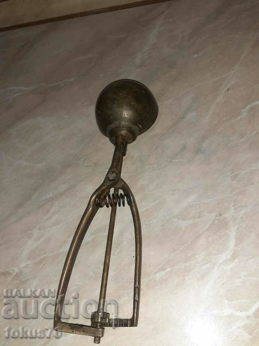 Old bronze ice cream scoop - 6 Old bronze ice cream scoop - 6