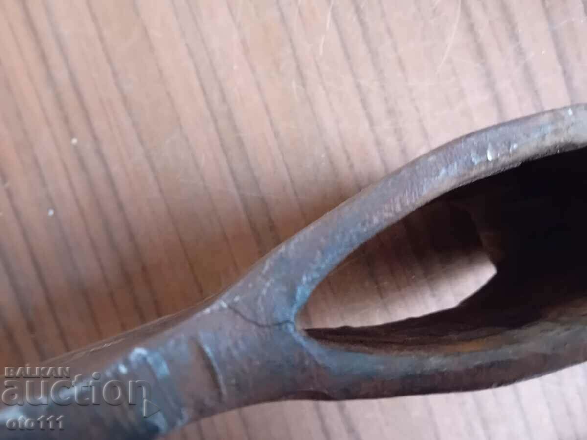 OLD LARGE RUSSIAN AX - 6 OLD LARGE RUSSIAN AX - 6