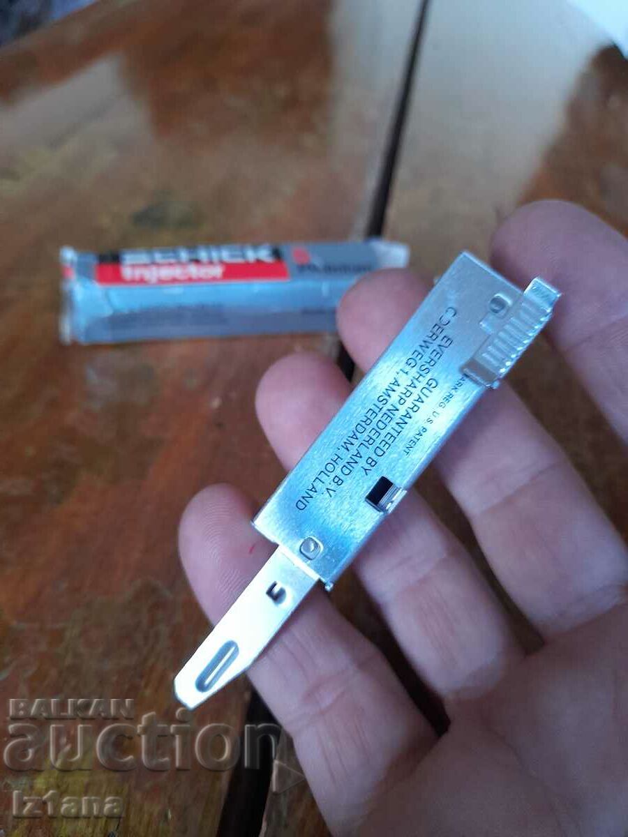 Old SCHICK razor blades - 5 Old SCHICK razor blades - 5