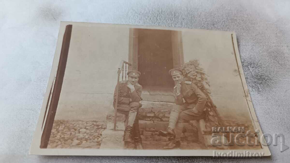 Photo Niš Two officers on the stairs of the quarters 1918 PSV