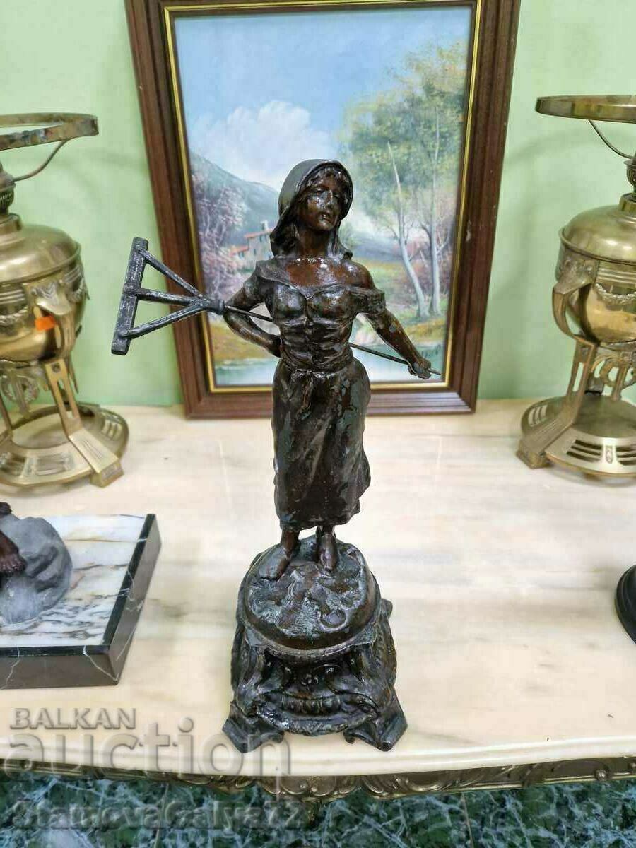 Auction A beautiful antique French figure statuette Auction A beautiful antique French figure statuette