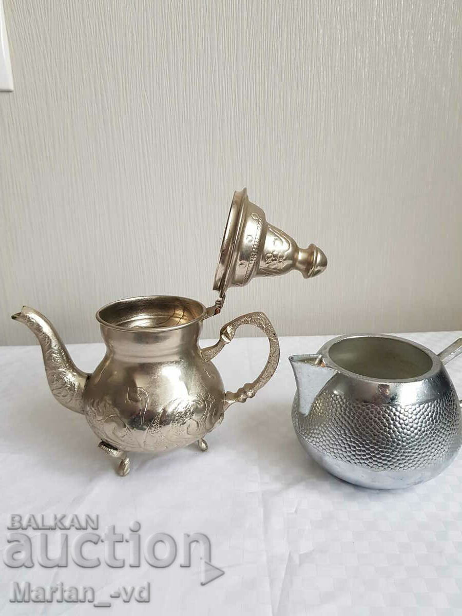 Delivery of Small teapot and milk jug Delivery of Small teapot and milk jug