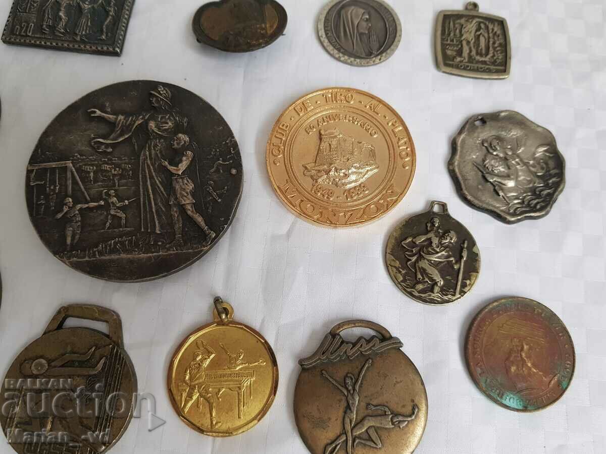 Δημοπρασία Πολλές πλακέτες και μετάλλια - 14 κομμάτια