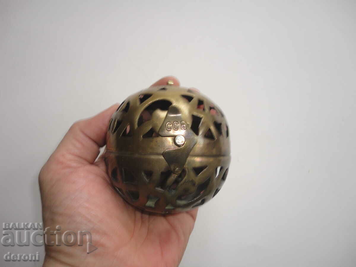 Openwork bronze candlestick marked - 7