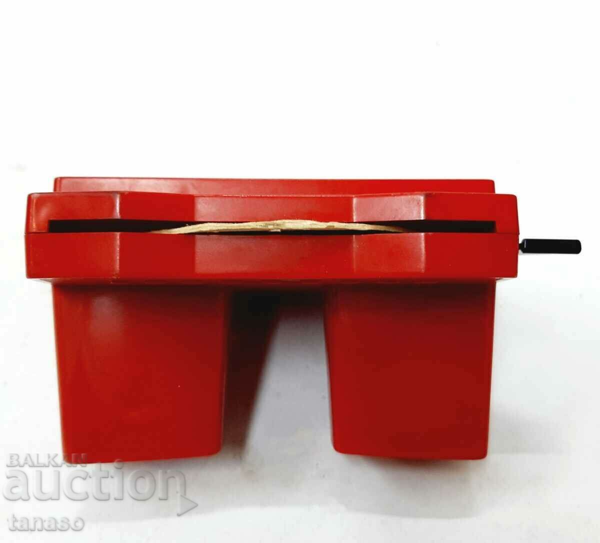 Стар 3D стерео визьор, ГДР 70-те(12.4) с цена 30.00 лв. | € 15.34 Стар 3D стерео визьор, ГДР 70-те(12.4) с цена 30.00 лв. | € 15.34