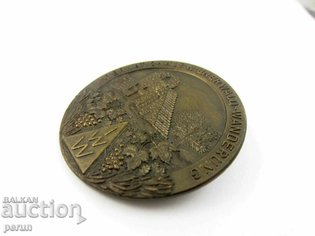 Delivery of International March in the Vienna Forest-Old Badge-Bronze Delivery of International March in the Vienna Forest-Old Badge-Bronze