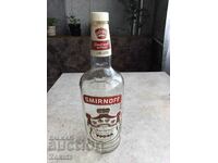 Ένα μπουκάλι βότκα SMIRNOFF U.S.A.