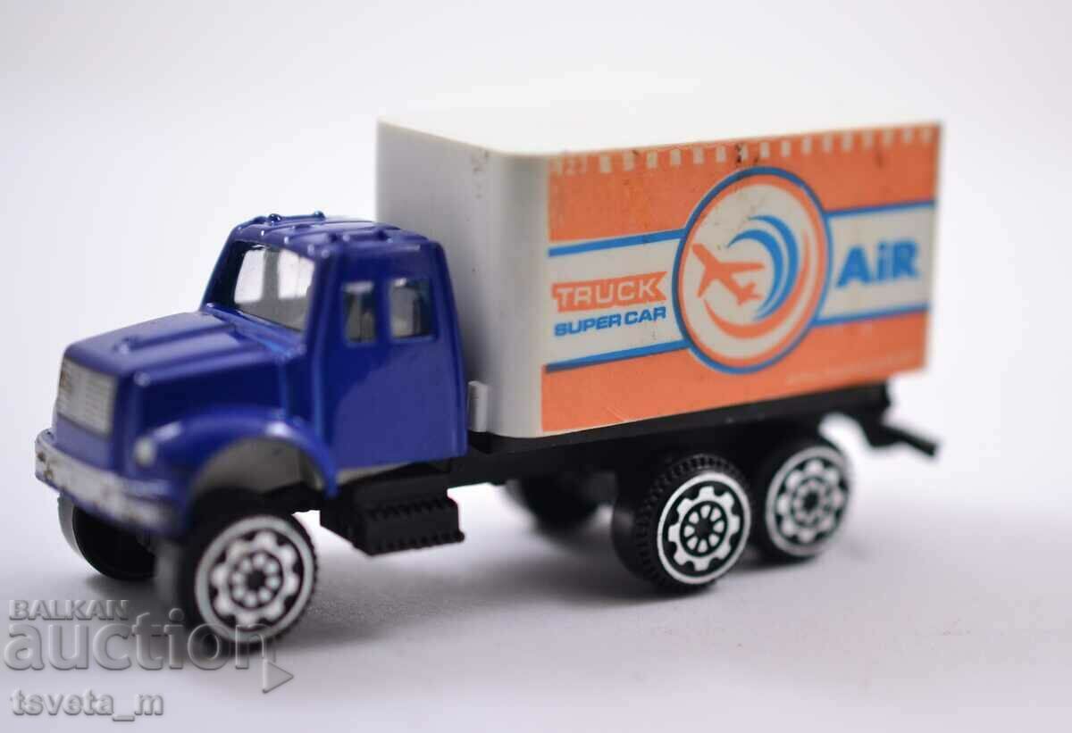Plastic small truck, children's toys with price 3.00 BGN | € 1.53